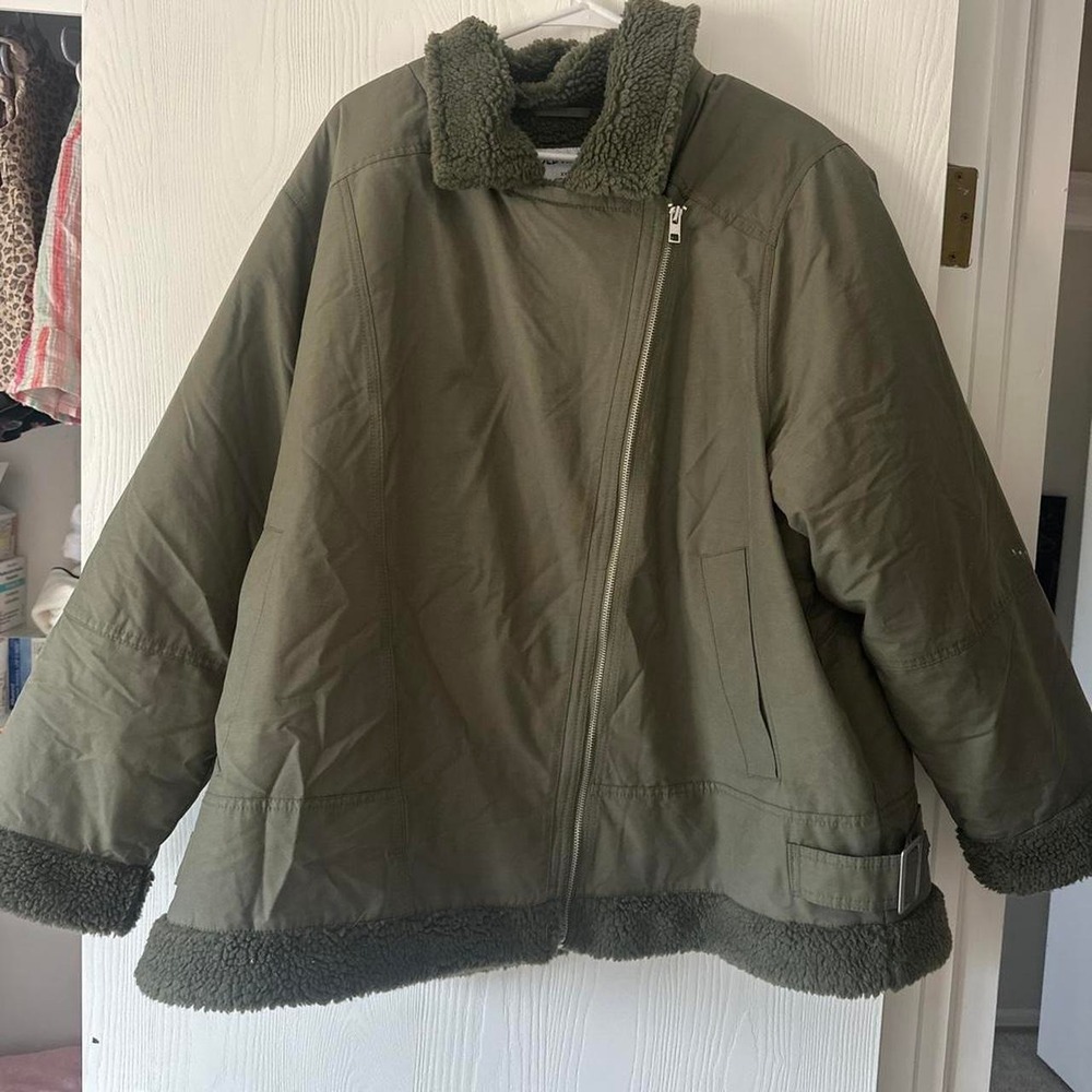 Old Navy Olive green Sherpa lined jacket with fur trim